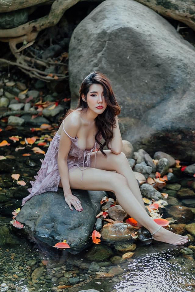 โอปอล์ พริตตี้ อกสวย เนินขาวขยี้ใจ นมใหญ่คับจอ โชว์ ความแซ่บ ในชุด เปิดอก 13