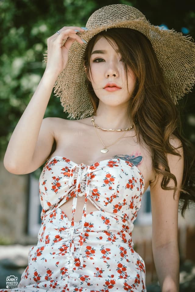 โอปอล์ พริตตี้ อกสวย เนินขาวขยี้ใจ นมใหญ่คับจอ โชว์ ความแซ่บ ในชุด เปิดอก 26