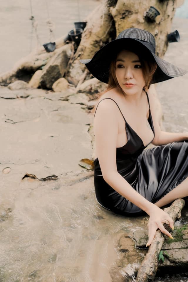 โอปอล์ พริตตี้ อกสวย เนินขาวขยี้ใจ นมใหญ่คับจอ โชว์ ความแซ่บ ในชุด เปิดอก 62