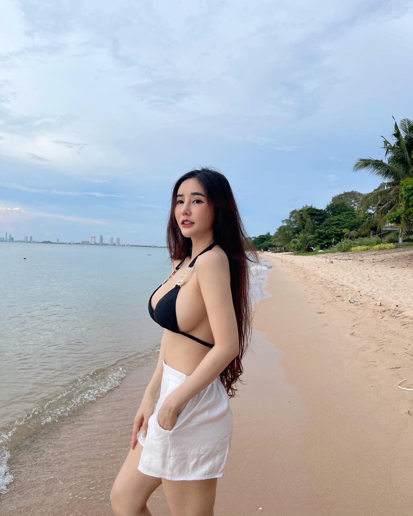 ครูบลู นางแบบพริตตตี้สาวสวย ตัว top อวดหุ่นสวย นมตูม ในชุด bikini เต็มๆตา 101