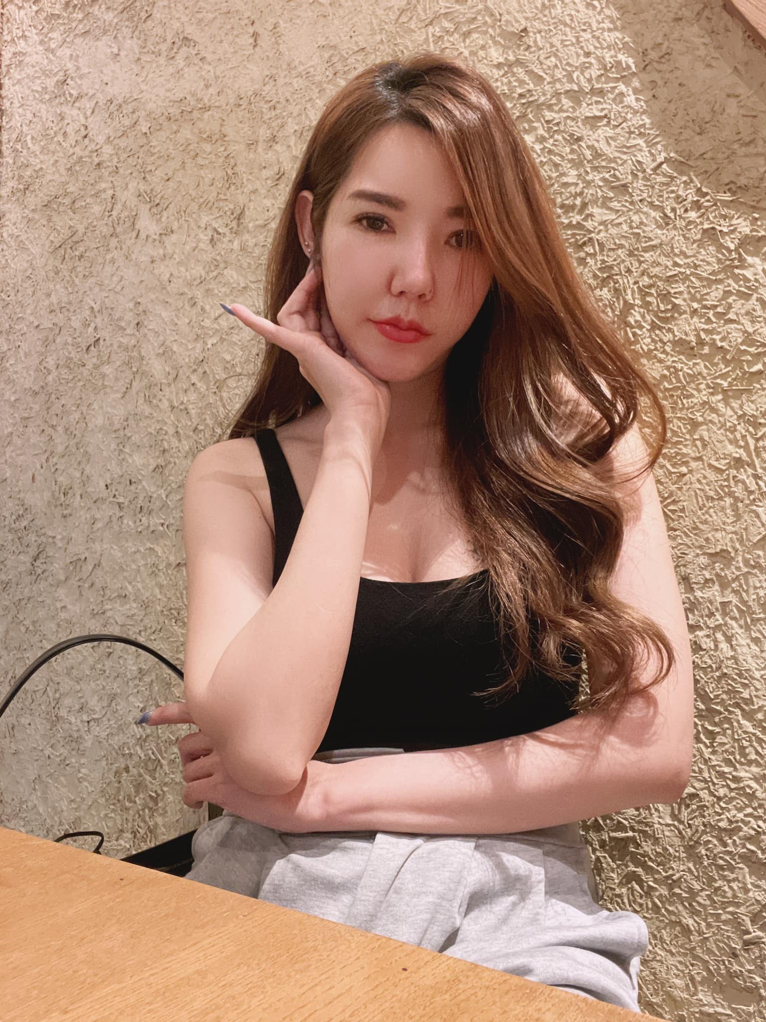 โอปอล์ พริตตี้ อกสวย เนินขาวขยี้ใจ นมใหญ่คับจอ โชว์ ความแซ่บ ในชุด เปิดอก 121