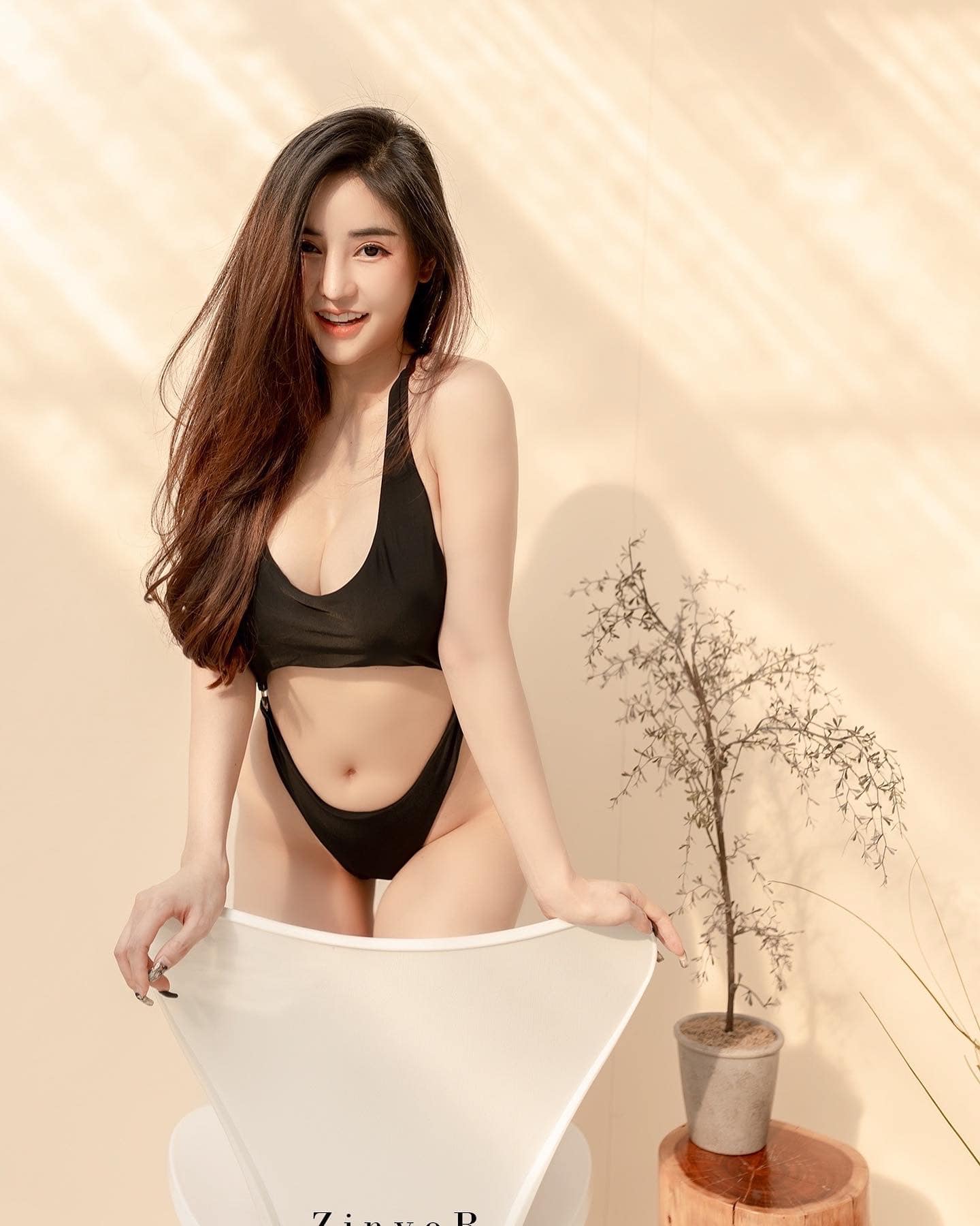 ครูบลู นางแบบพริตตตี้สาวสวย ตัว top อวดหุ่นสวย นมตูม ในชุด bikini เต็มๆตา 128