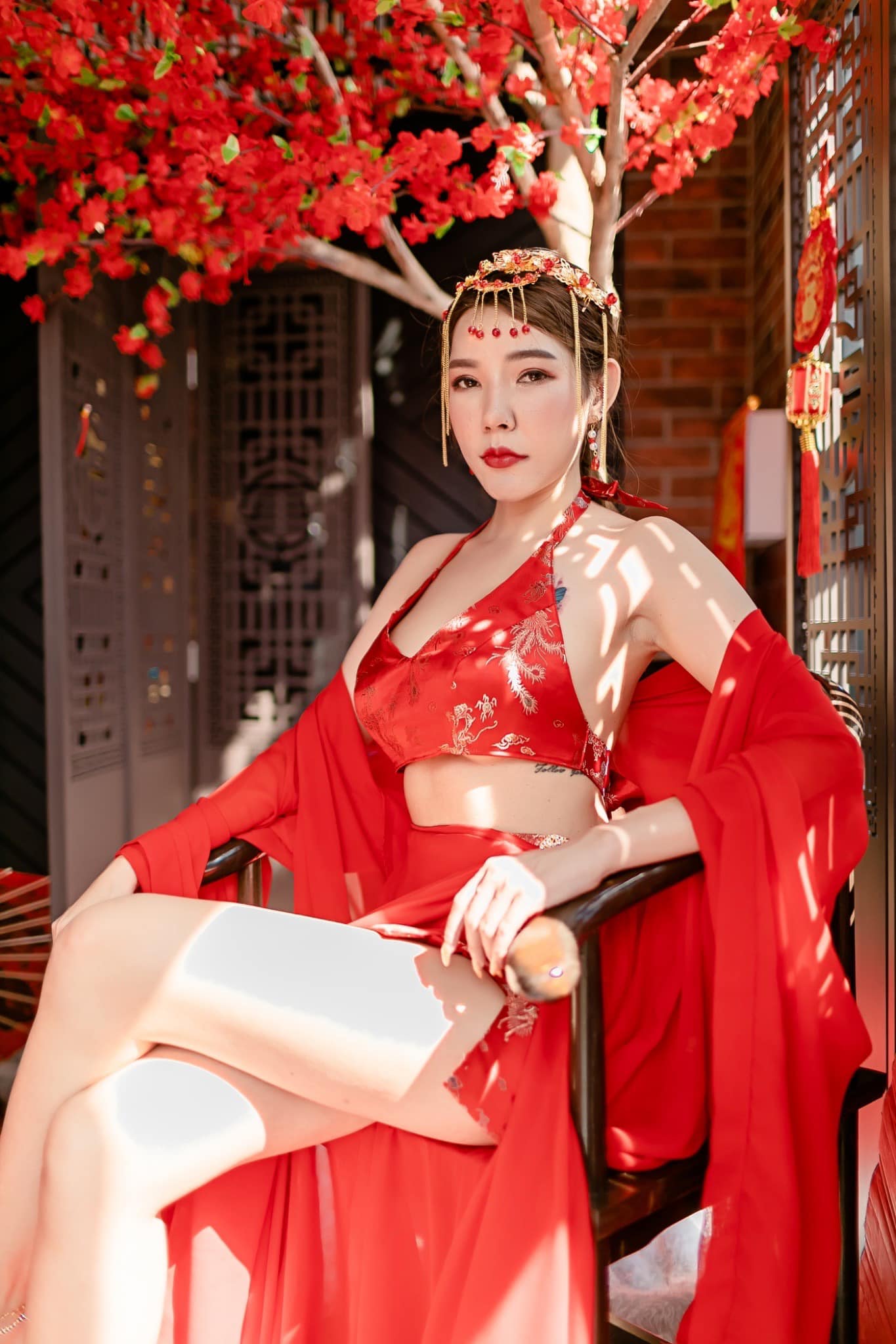 โอปอล์ พริตตี้ อกสวย เนินขาวขยี้ใจ นมใหญ่คับจอ โชว์ ความแซ่บ ในชุด เปิดอก 138