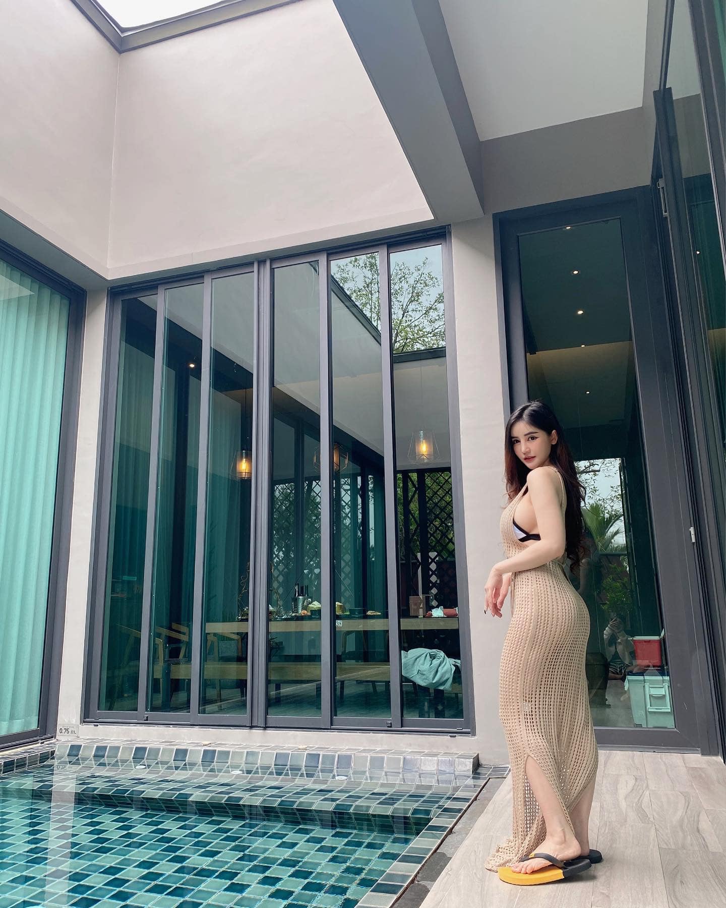 ครูบลู นางแบบพริตตตี้สาวสวย ตัว top อวดหุ่นสวย นมตูม ในชุด bikini เต็มๆตา 150