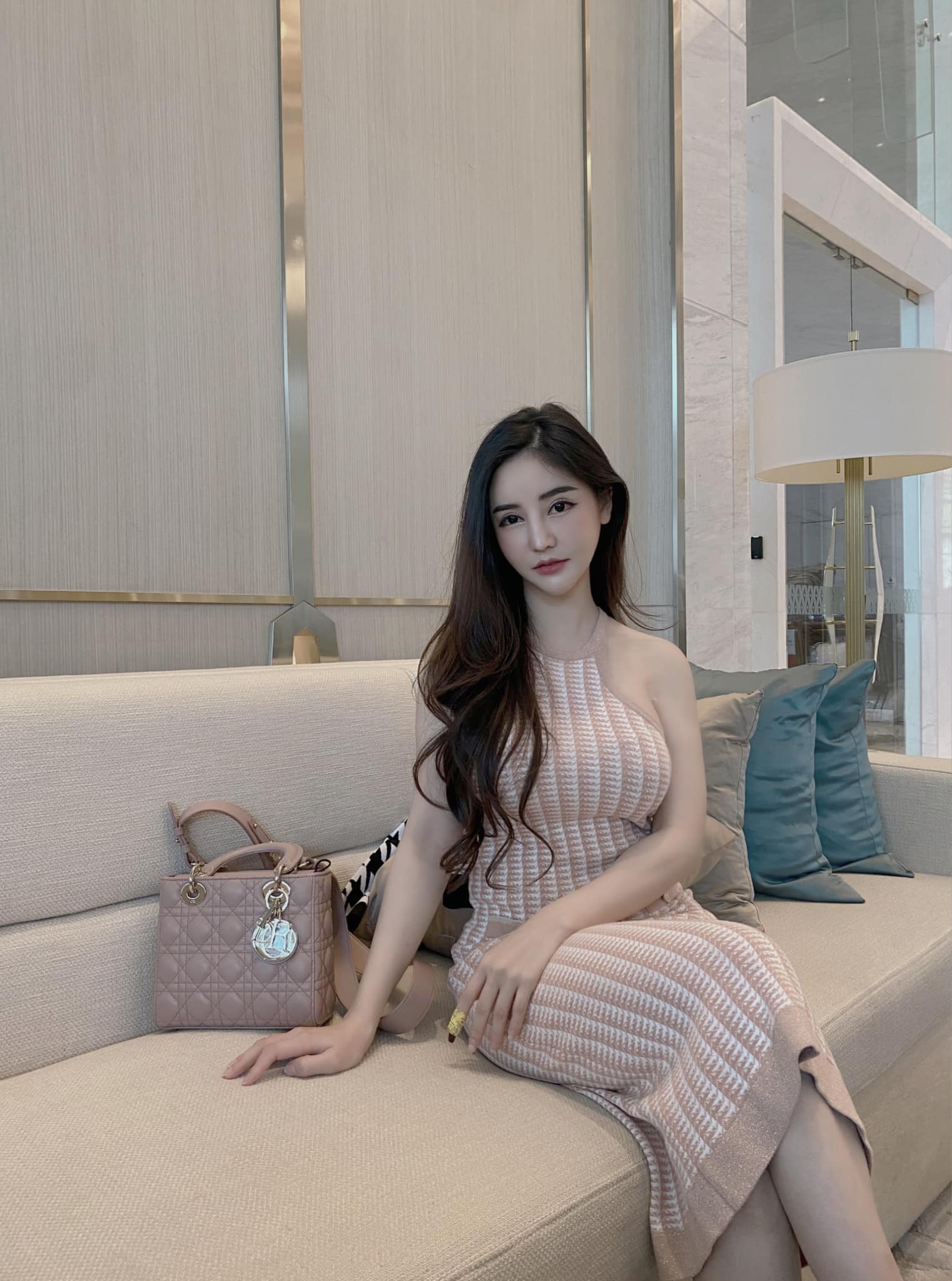 ครูบลู นางแบบพริตตตี้สาวสวย ตัว top อวดหุ่นสวย นมตูม ในชุด bikini เต็มๆตา 155