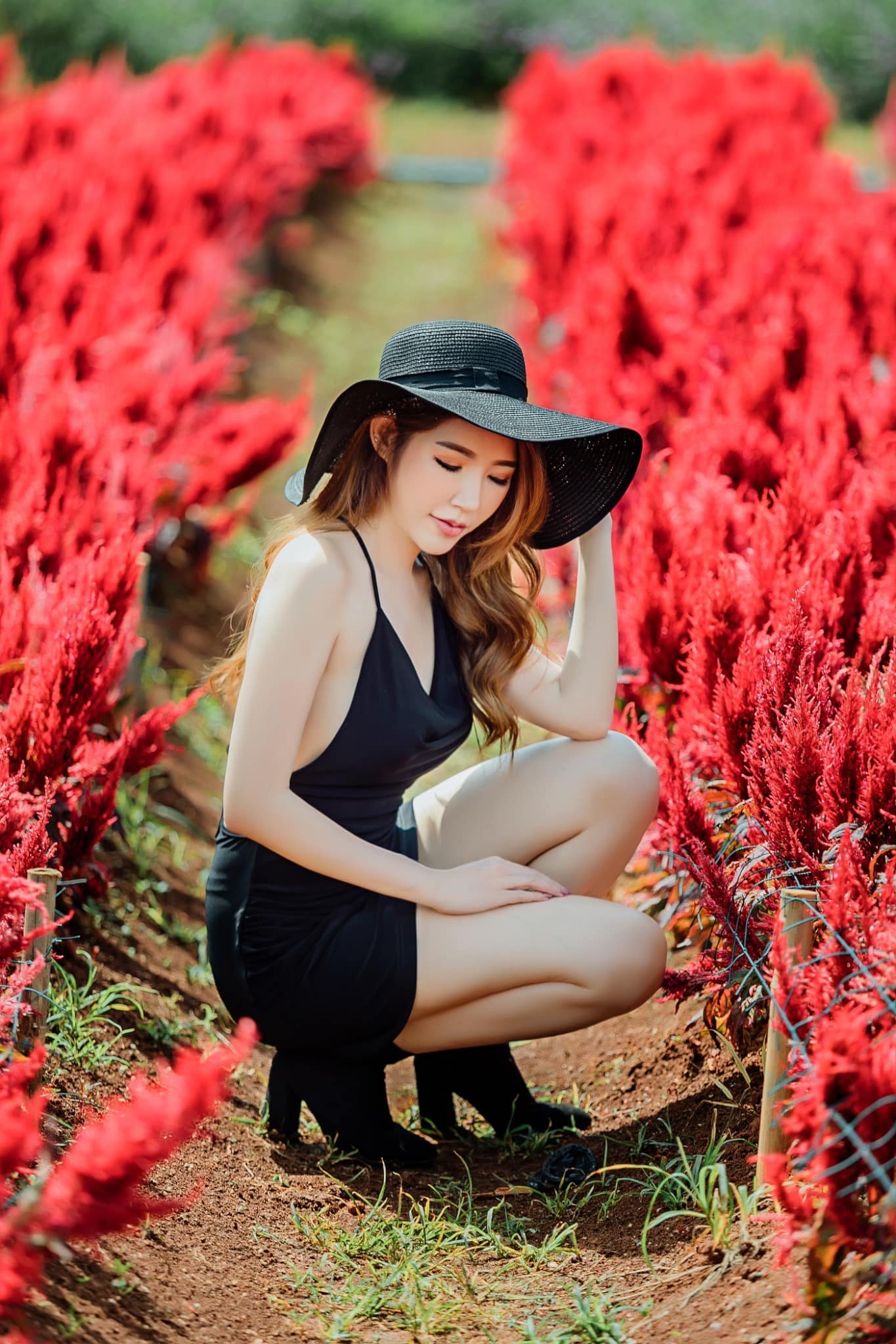 โอปอล์ พริตตี้ อกสวย เนินขาวขยี้ใจ นมใหญ่คับจอ โชว์ ความแซ่บ ในชุด เปิดอก 149
