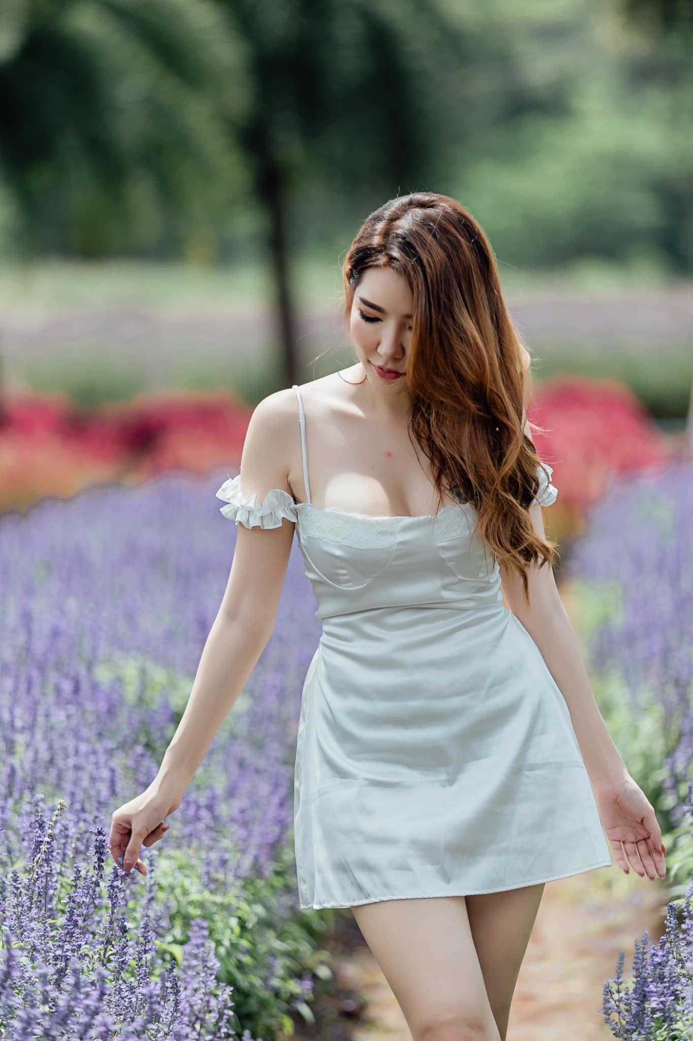 โอปอล์ พริตตี้ อกสวย เนินขาวขยี้ใจ นมใหญ่คับจอ โชว์ ความแซ่บ ในชุด เปิดอก 156