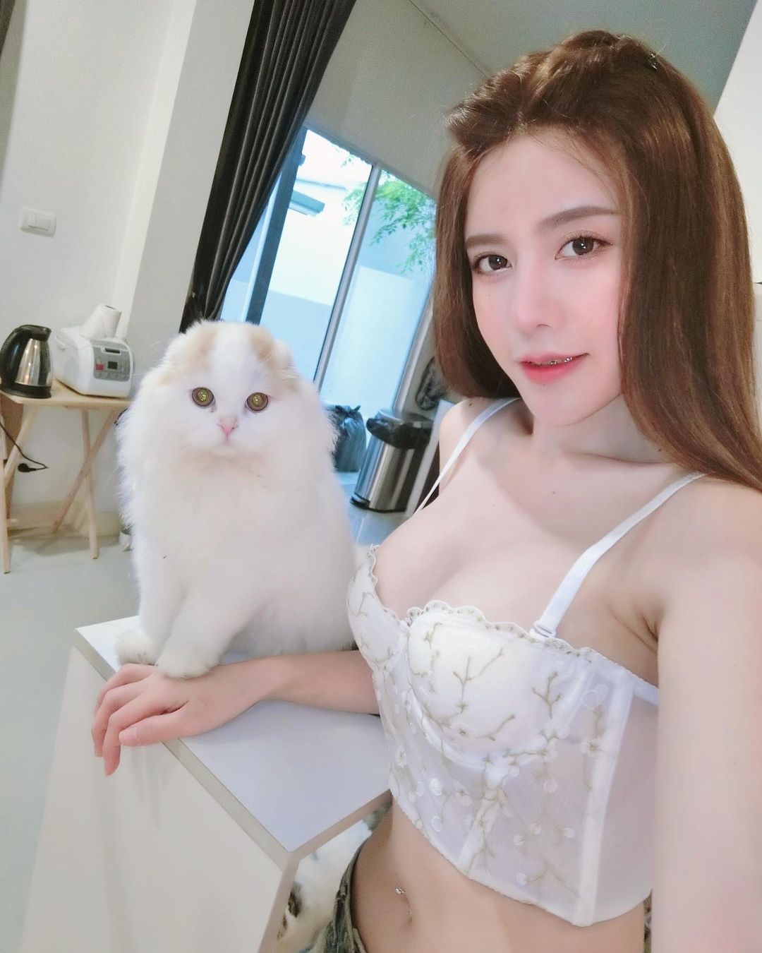 วาร์ป Catier คาเทียร์ อกขาวสวย โชว์หุ่น เนียนๆ ในชุด 18+ 20