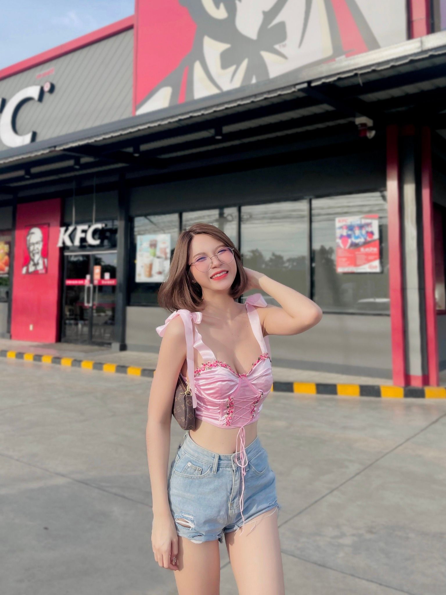 ขวัญแว่น เน็ตไอดอลสาวเนิร์ด สุดสวย น่ารัก แถม นมใหญ่ เซกซี่เกินตัว 51
