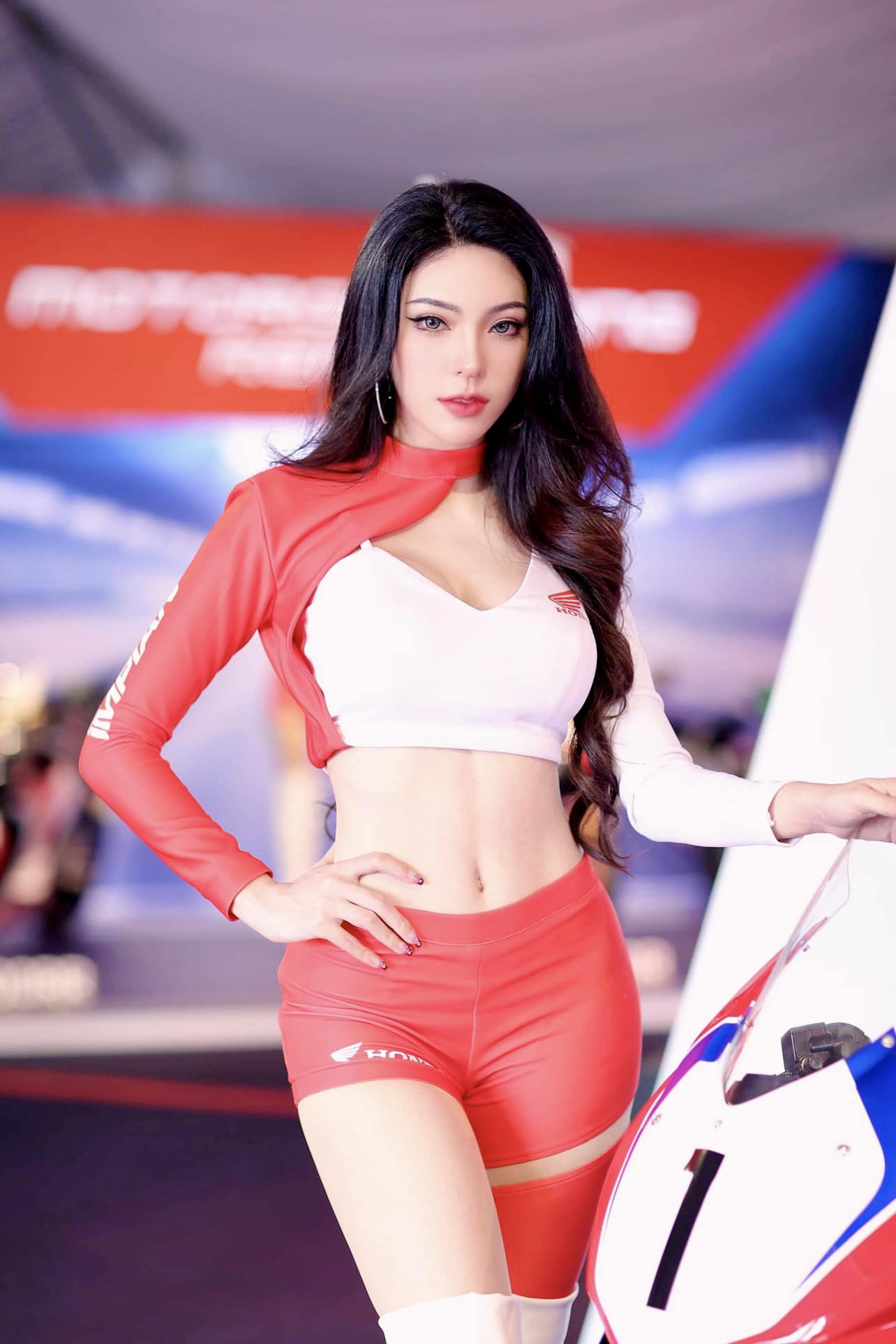 แจกวาร์ป เจเน็ท กนกวรรณ สาวลูกครึ่ง พริตตี้ ตัวท็อปของวงการ 43