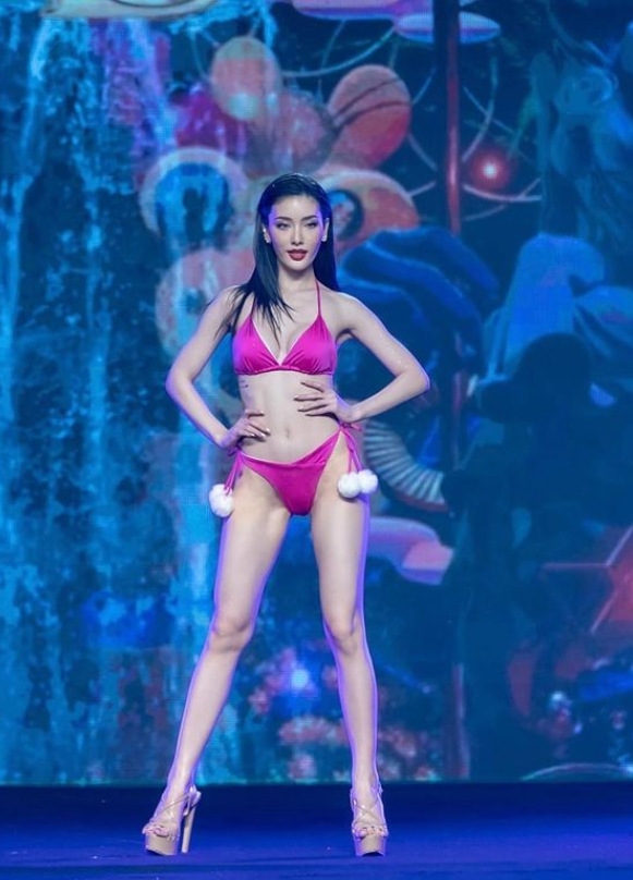 มีนา ริณา หุ่นดีมาก