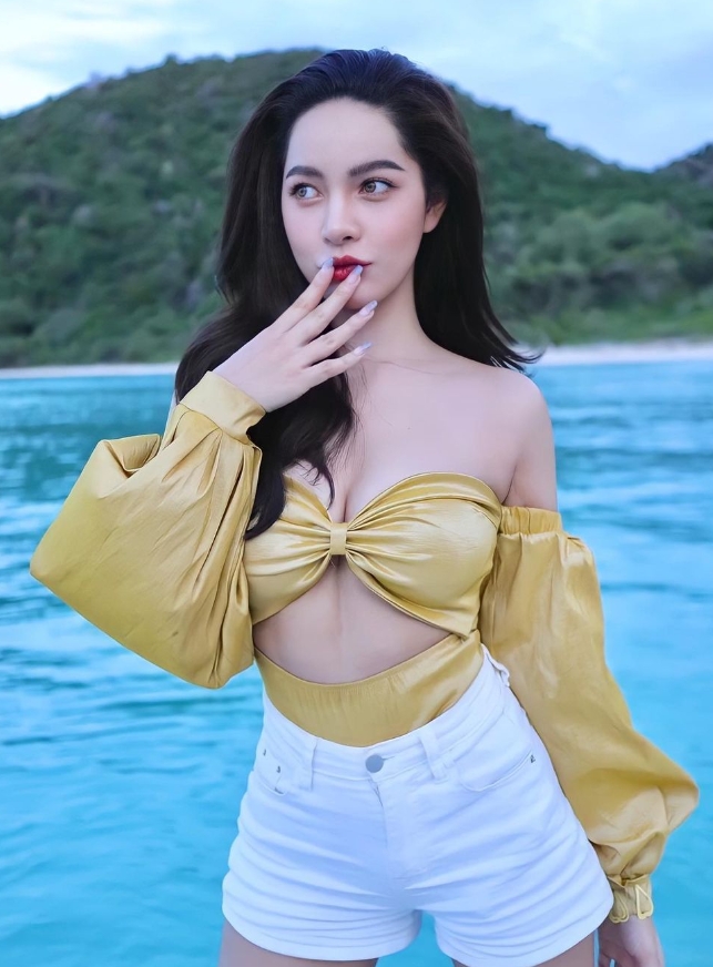 เปิดวาร์ป ส้มโอ ชมพูนุท ดีกรีมิสแกรนด์พังงา สู่นักแสดงสาวสวย 18