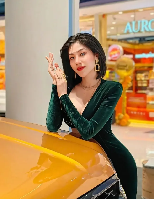 ยูว์จิน วารุณี นางแบบสาวสวย ลีลาเด็ด สุดเร้าใจ พร้อมอวดหุ่นเซ็กซี่ไม่เบา 10