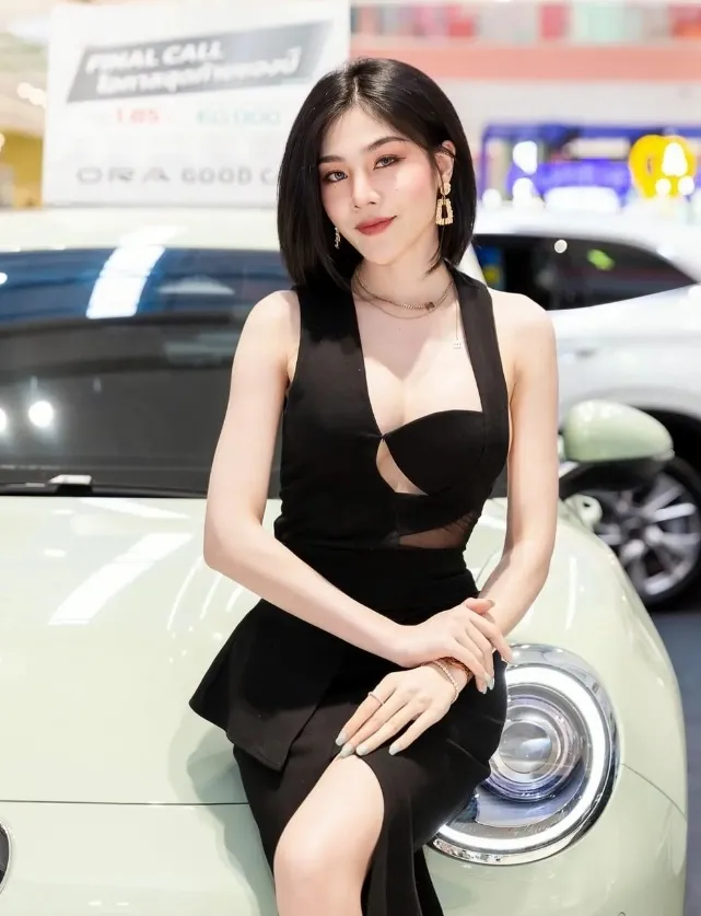 ยูว์จิน วารุณี พริตตี้สาวสวย