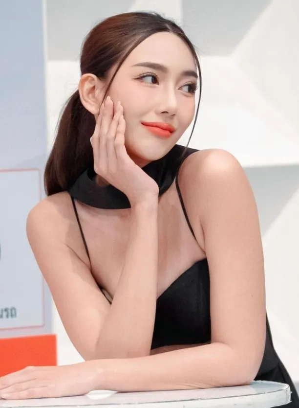 พั้น แพรวพัชร์ชา สาวไทอิน ก็มาดิคร้าบ สวย เก่ง รอบด้าน สเปค หนุ่มๆ 4