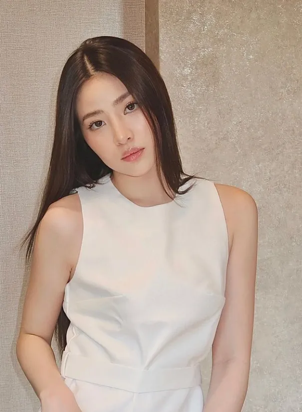เปียโน ณิชาภัทร สาวสวย หุ่นเซ็กซี่ ดีกรีสาวหมวย สุดอินเตอร์ 12