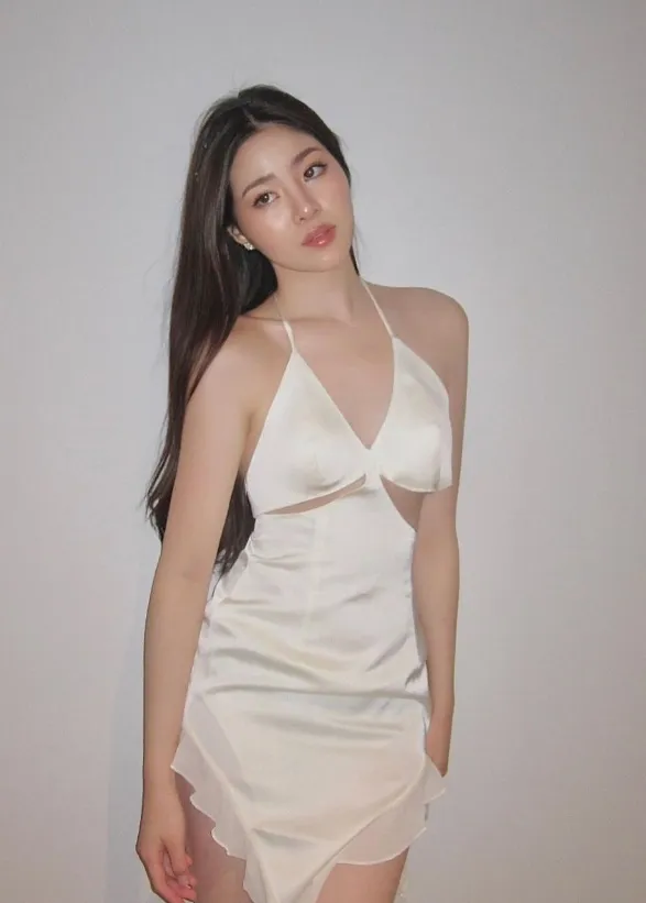 เปียโน ณิชาภัทร สาวสวย หุ่นเซ็กซี่ ดีกรีสาวหมวย สุดอินเตอร์ 13